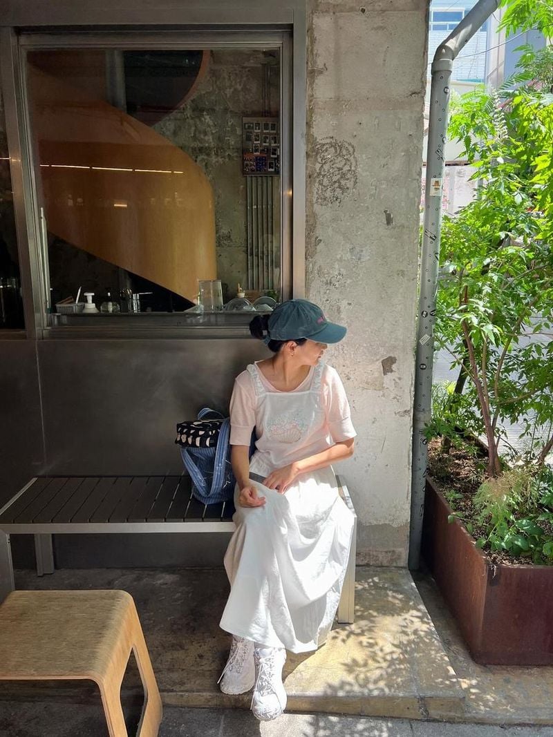 “너무 귀여운 내사랑들과 함께”…윤승아, 도심 속 한낮 햇살→평온한 여름 자락 / 배우 윤승아 인스타그램