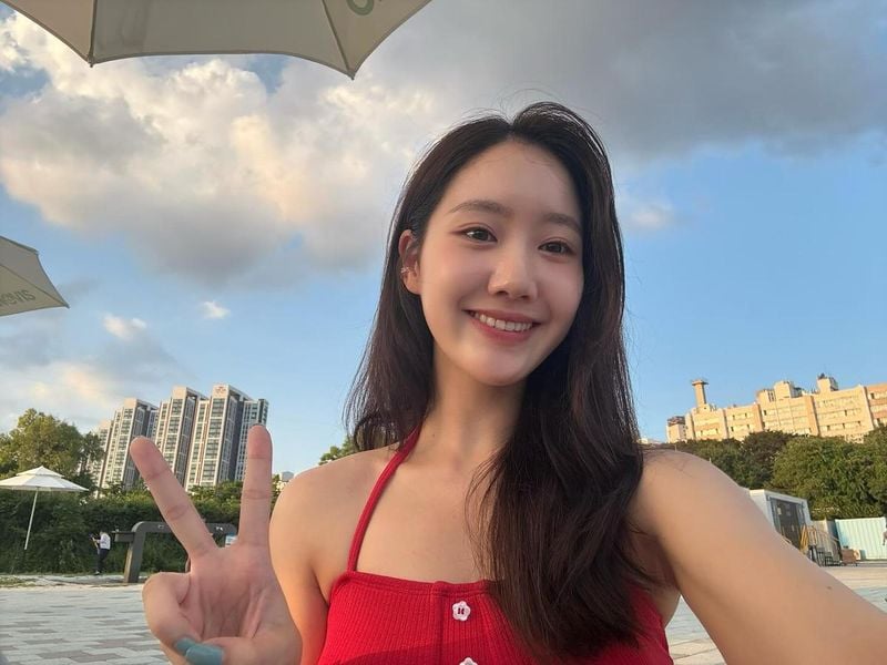 “덥다 아니 춥다”…진지희, 여름 저녁빛 속 미소→청량함 폭발 / 배우 진지희 인스타그램
