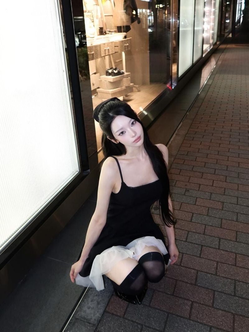 “밤이 내린 거리, 검은 리본처럼”…임윤서, 도회적 무드→몽환적 시선 압도 / 모델 임윤서 인스타그램