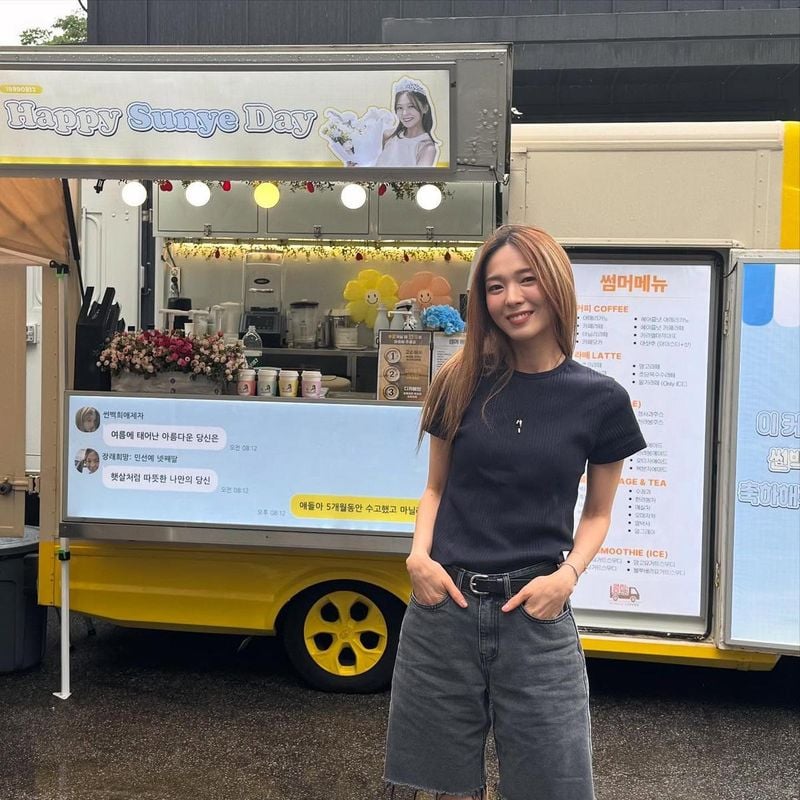 “비가 와도 기분은 환하게”…선예, 커피차 앞 환한 미소→공연 뒤 남은 여운 / 걸그룹 원더걸스 선예 인스타그램