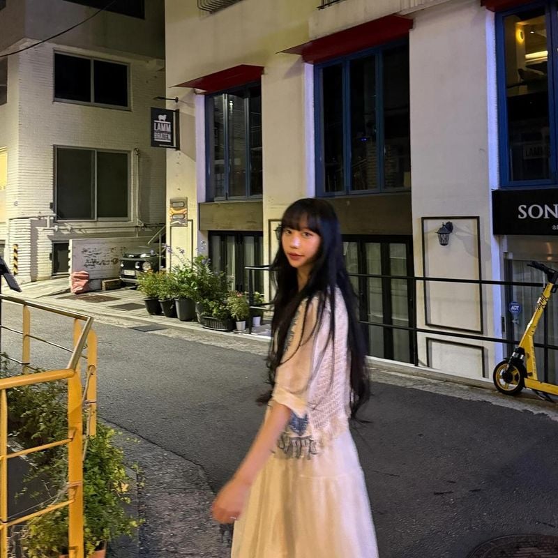 “늦여름 밤, 이 순간을 거닐다”…지영주, 몽환적 무드→거리 산책 여운 / 걸그룹 시크릿넘버 지영주 인스타그램
