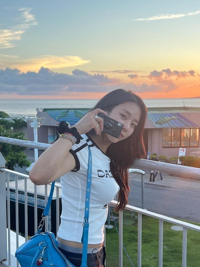 “Happiness 1”…김예원, 여름 노을 아래 빛나는 미소→설렘 가득한 순간 / 가수, 배우 김예원 인스타그램