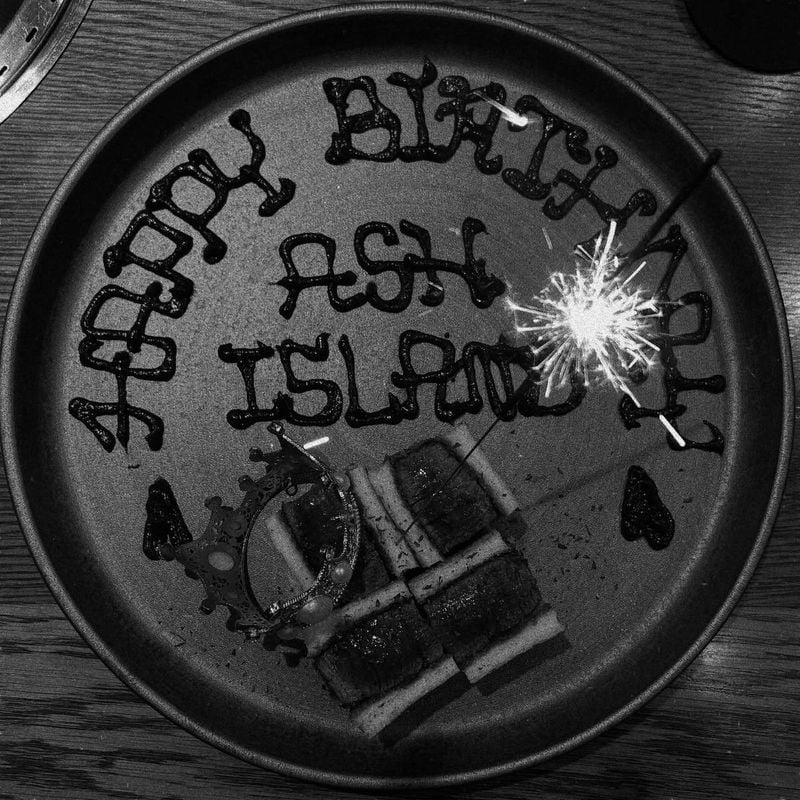 “매번 특별한 날을 만들어줘서 고마워”…애쉬 아일랜드, 생일의 여운→감동 메시지 전해 / 가수 애쉬 아일랜드 인스타그램