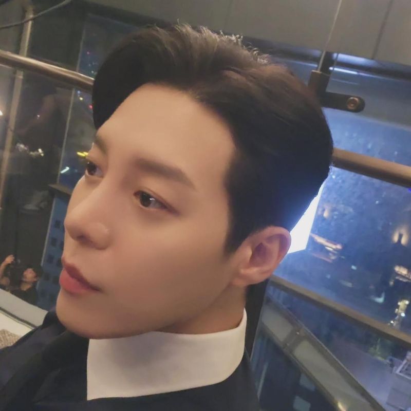“고요한 밤, 깊어진 시선”…한기웅, 여름밤 도심→잔잔한 여운 / 배우 한기웅 인스타그램
