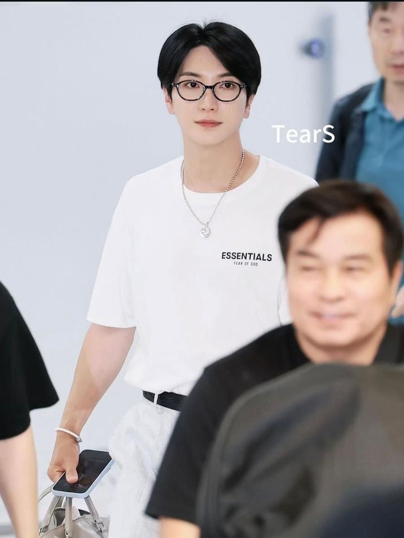 “이제 집중력을 높일 시간”…이특, 여름 공항길→각오 담긴 눈빛 / 그룹 슈퍼주니어 이특 인스타그램