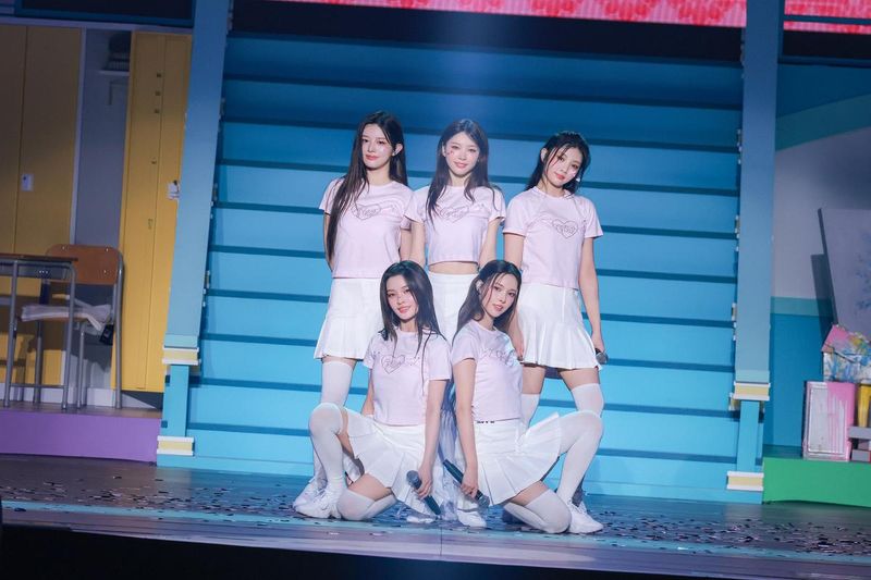 “아일릿 요코하마 흔든 함성”…첫 日 팬콘 ‘GLITTER DAY’→2만 팬 떼창 속 물들다 / 빌리프랩
