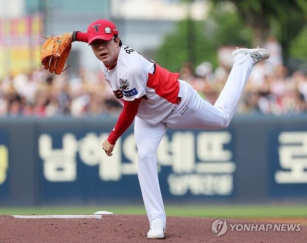 “투혼의 111이닝”…양현종, 12시즌 연속 100이닝 돌파 / 연합뉴스