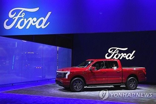 ‘포드’ 전기차 생산에 2조8천억 투자…2027년 4천200만 원 트럭 출시