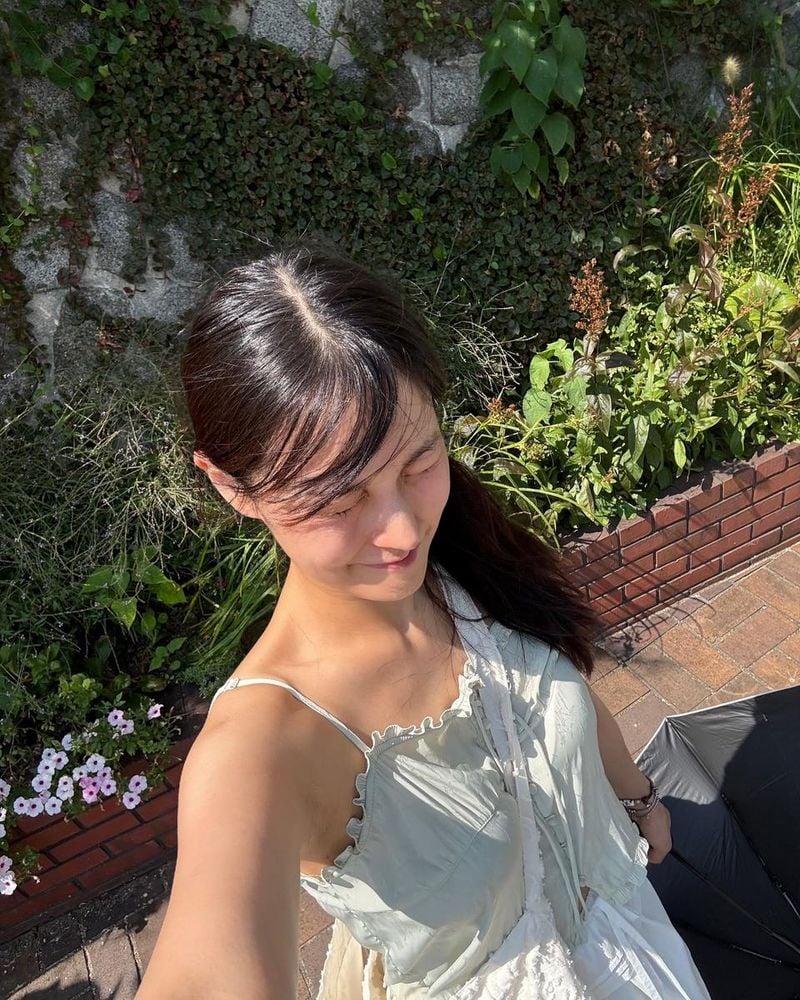 “나 여름 좋아했넹”…박규리, 맑은 햇살 아래→여운 남긴 미소 / 걸그룹 카라 박규리 인스타그램