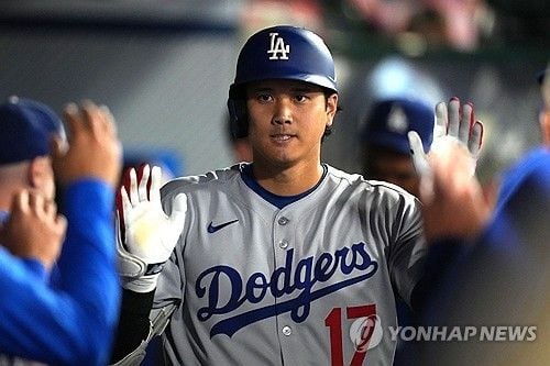 “42호 홈런 맞대응”…오타니·슈워버, 동반포로 NL 홈런왕 경쟁 격화 / 연합뉴스