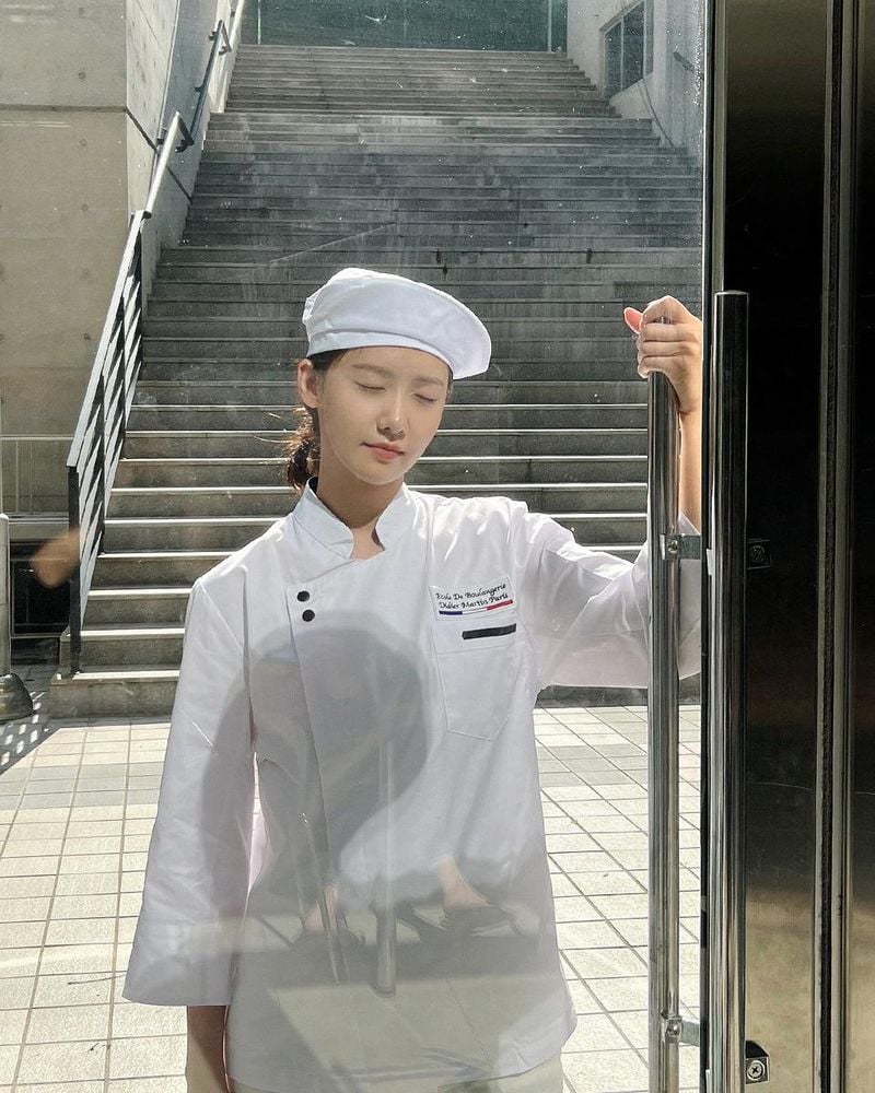 “정셋빵집으로 놀러오세요”…임윤아, 빵집 소녀→여름 아침의 순수 미소 / 소녀시대 임윤아 인스타그램