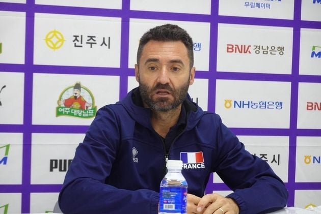 “진주 무대 데뷔”…곤살레스, 프랑스 여자배구 대표팀 승리 다짐 / 연합뉴스
