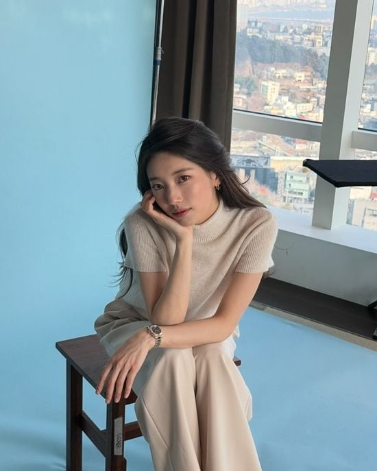 수지, 청순미 물씬…드라마·영화·시리즈로 활발한 행보