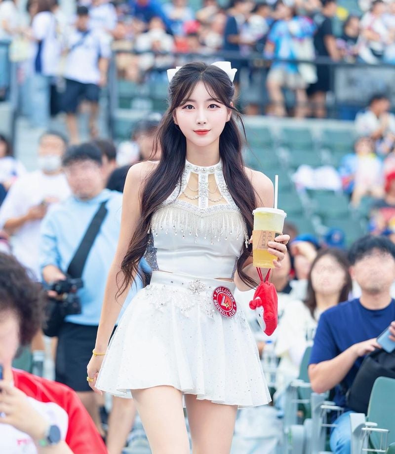 “햇살 아래 빛난 여름 순간”…안지현, 청량 눈빛→스타디움 물든 무드 / 치어리더 안지현 인스타그램