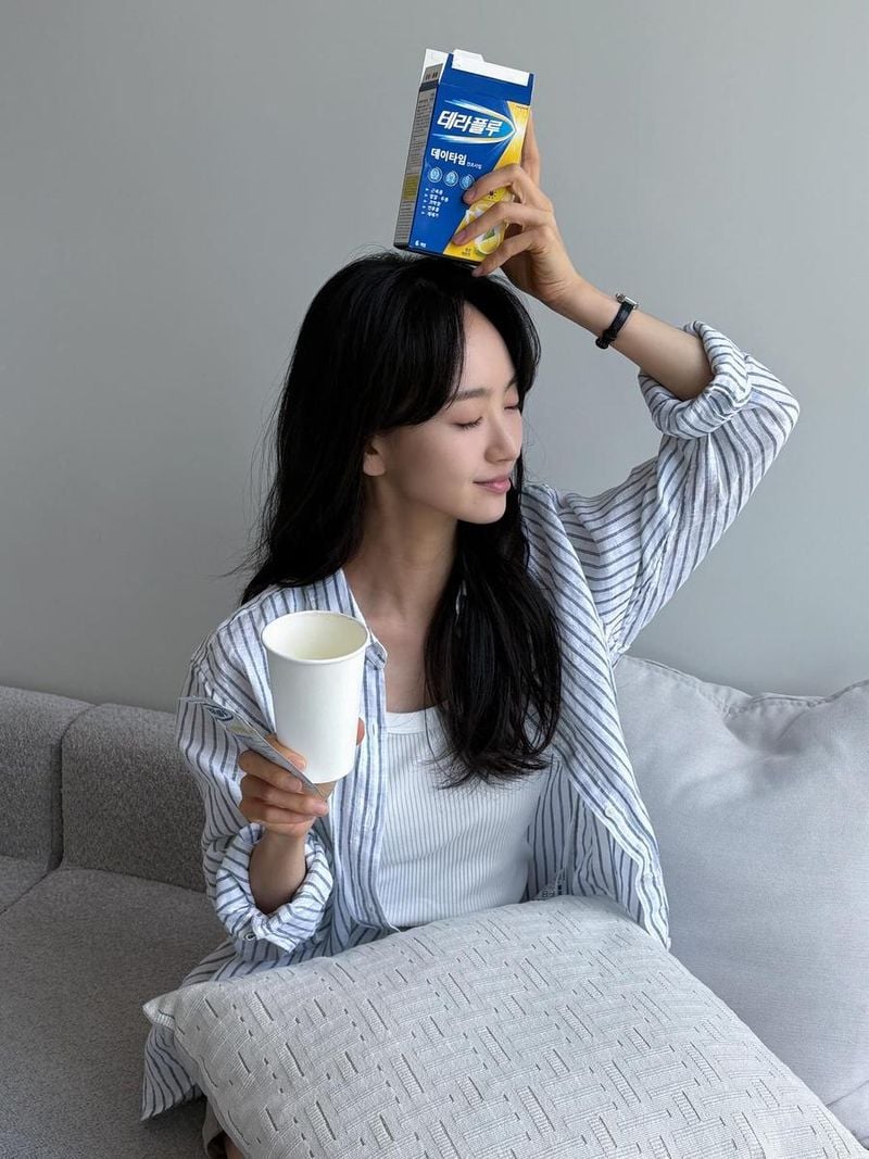 “더운날씨지만 조심해요”…원진아, 여름 오후→차분한 휴식의 미소 / 배우 원진아 인스타그램
