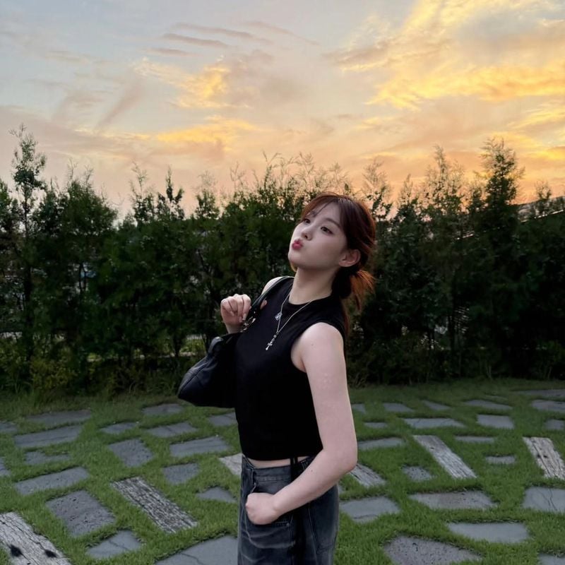 “퇴근하는 길, 하늘이 아름다웠다”…김채현, 청량한 여름 노을→설렘 가득 셀카 / 걸그룹 케플러 김채현 인스타그램