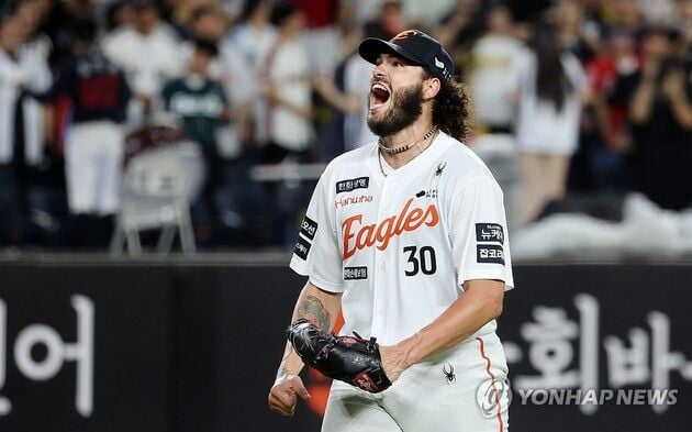 “개막 15연승·최소경기 200K”…폰세, 한화 2연승 견인하며 신기록 달성 / 연합뉴스