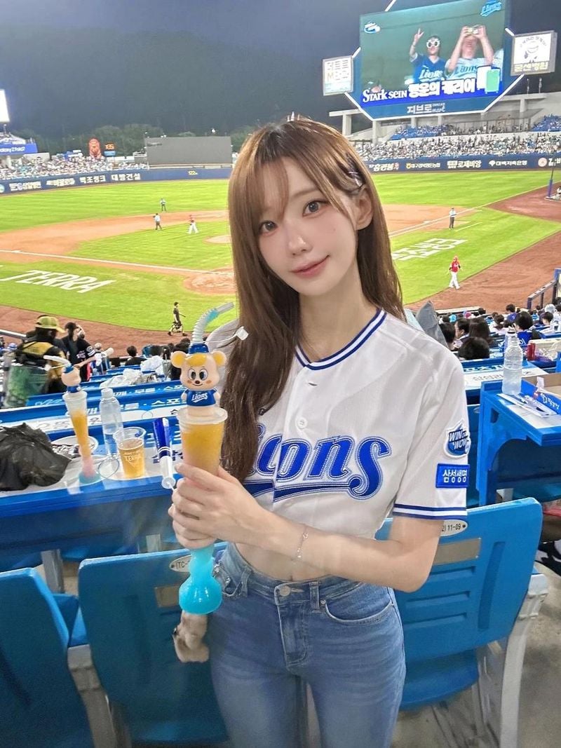 “오늘 첫 시구 떨렸지만 던졌어요”…마젠타, 잠 못 이룬 여름밤→빛나는 응원 현장 / 걸그룹 QWER 마젠타 인스타그램