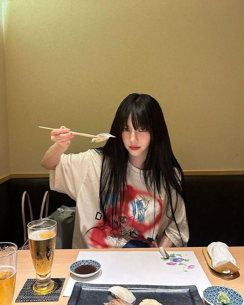 “긴 머리와 여름의 여유”…카리나, 단출한 식사→청량감 폭발 / 걸그룹 에스파 카리나 인스타그램