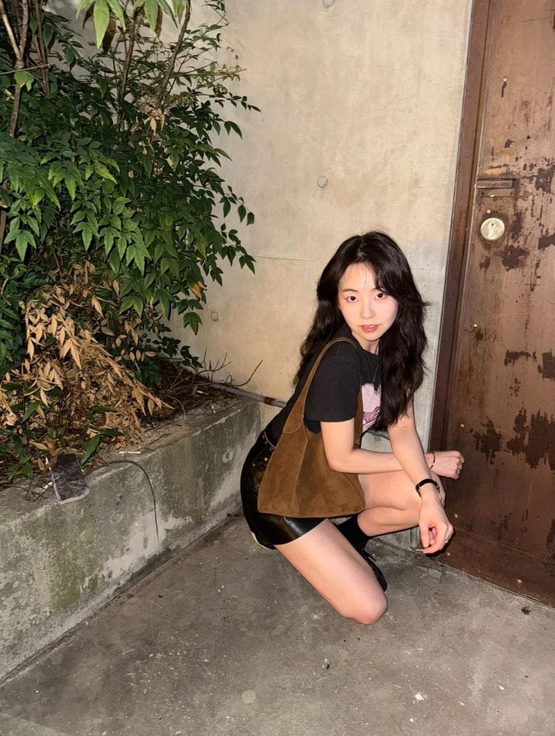 “Do you wanna know how to get to the Cute way”…안소희, 밤공기에 더 빛난 시선→도시적 반전미 발산 / 배우 안소희 인스타그램
