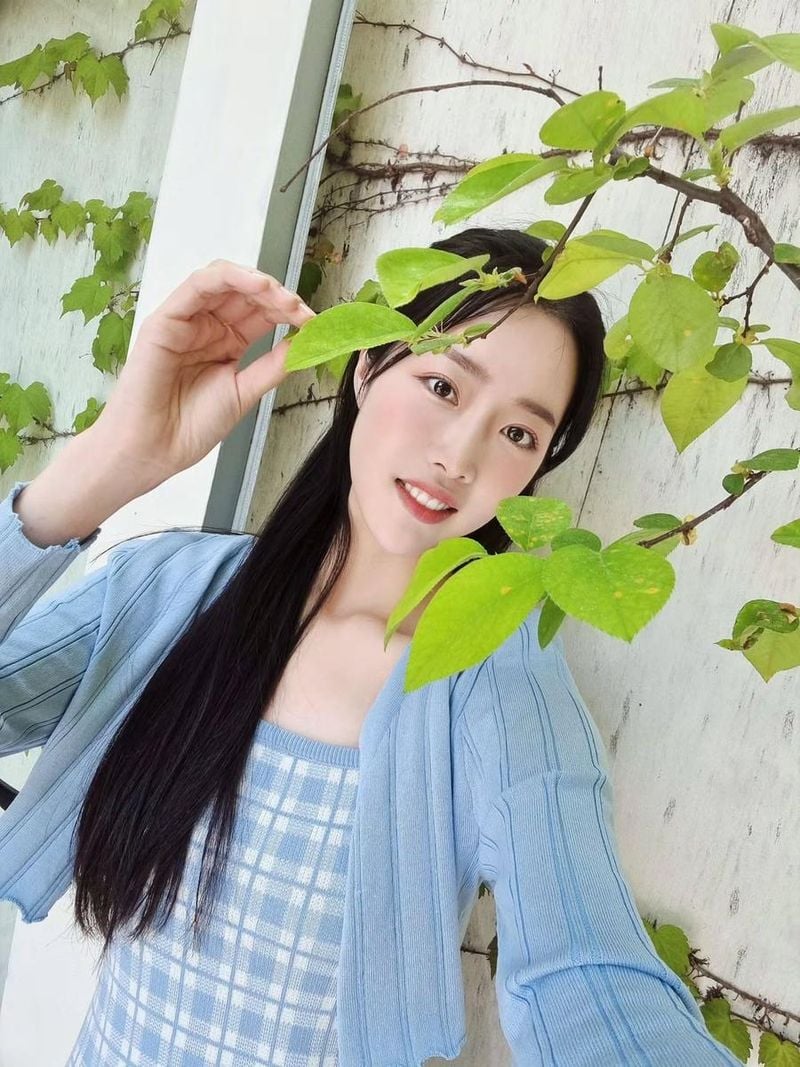 “푸른 여름, 담담하게 흐른다”…김단아, 손끝 따라 자연미→청량한 여운 / 미스코리아, 배우 김단아(1997) 인스타그램