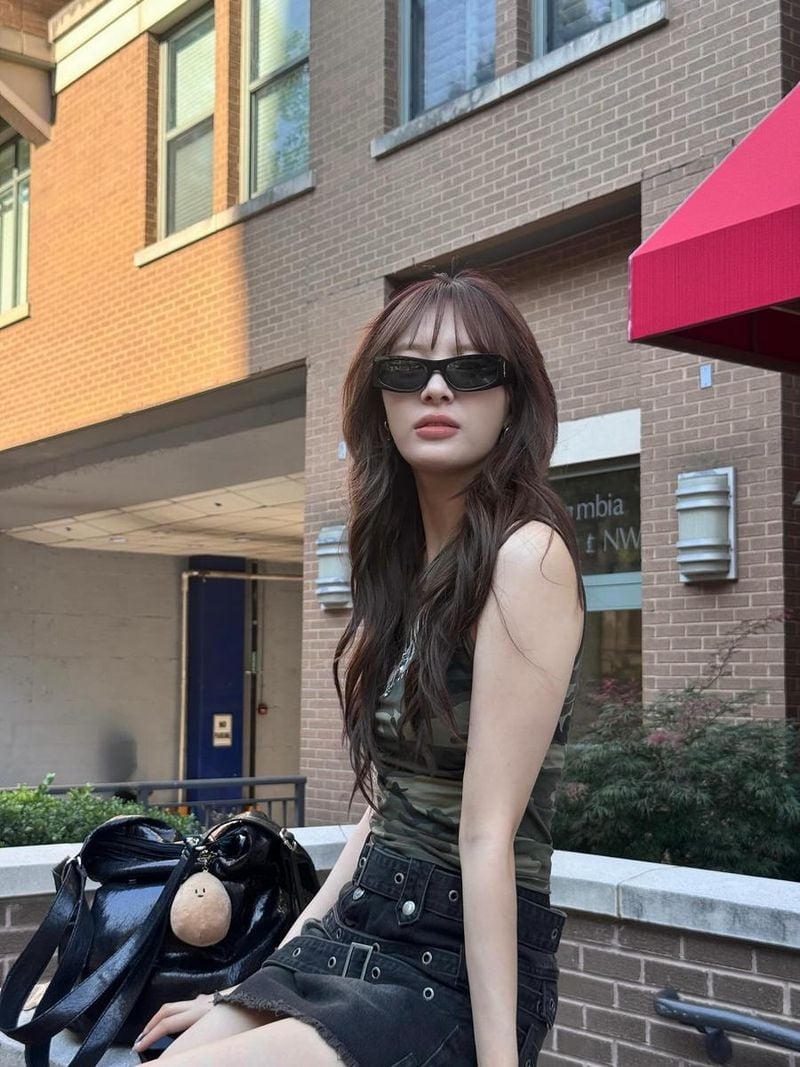 “도심 한가운데 선 냉정한 눈빛”…문수아, 여름 오후→강렬 시선 압도 / 걸그룹 빌리 문수아 인스타그램