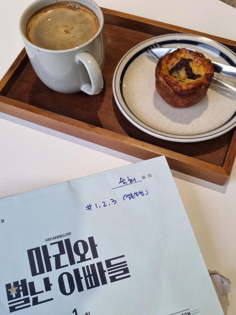 “다시 시작 집중 일주심에 감사”…박현정, 무더위 속 몰입→대본과 커피 한잔 / 배우 박현정 인스타그램