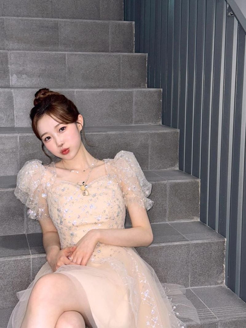 “오늘은 수요일밤에”…정서주, 여름빛 설렘→몽환적 계단 위 자태 / 가수 정서주 인스타그램