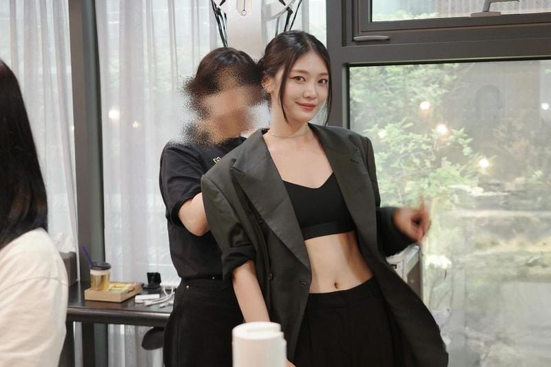 “변신의 순간을 담았죠”…온다, 담담한 미소→카리스마 현장 비하인드 / 걸그룹 에버글로우 온다 인스타그램