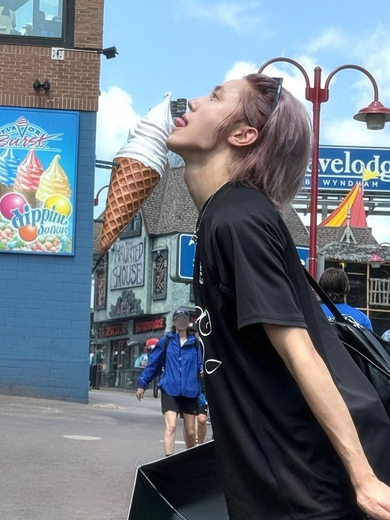 “캐나다를 닮은 장난”…성민, 여유 가득한 여름 거리→청량 매력 터뜨려 / 그룹 크래비티 성민 인스타그램