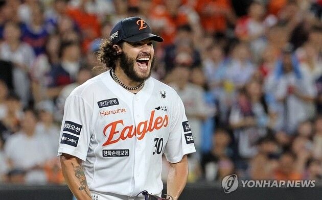 “15승 무패 행진”…폰세, 안현민과 MVP 경쟁 속 신인상 우세 / 연합뉴스