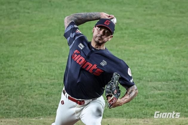 “데뷔전 3이닝 5실점”…롯데 벨라스케즈, 한화전 부진 속 6번째 선발 카드 시험대 / 연합뉴스