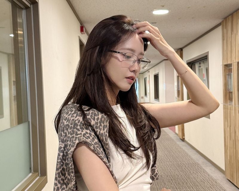 “오늘은 긱시크 악마가 왔다고”…임윤아, 비하인드 속 또 다른 얼굴→도회적 시선 고조 / 소녀시대 임윤아 인스타그램
