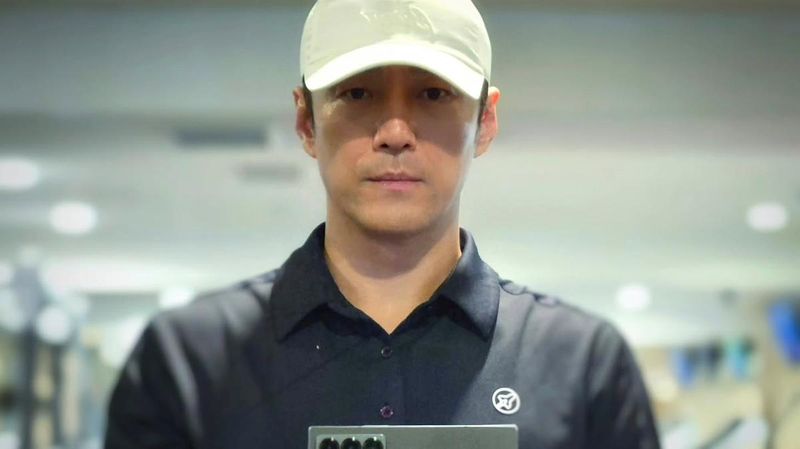 “고요한 오후의 단단함”…지진희, 무심한 시선→실내에서 빛난 존재감 / 배우 지진희 인스타그램