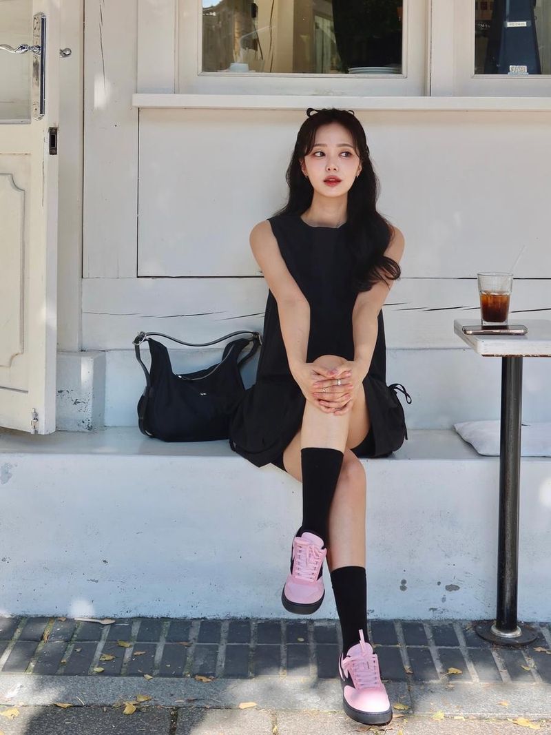 “이번 가을엔 블랙의 고요함”…조서연, 핑크로 완성한 여운→감각적 변화 / 아나운서 조서연 인스타그램