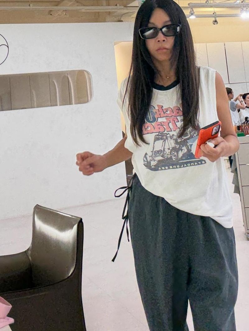 “8월의 끝을 아쉬워하며”…황신혜, 무심한 눈빛→여름이 서서히 지는 오후 / 배우 황신혜 인스타그램