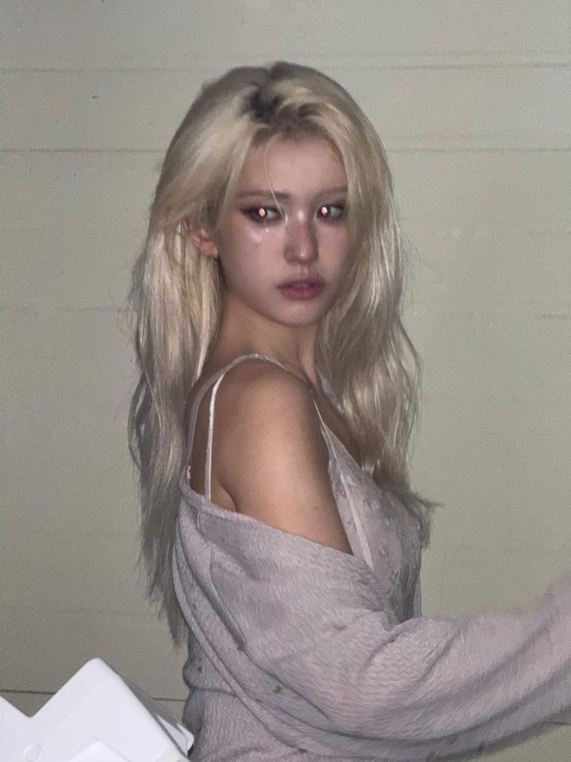 “Ill rip out my heart Take your shot”…전소미, 파격적 눈빛→여름밤 감정 폭발 / 가수 전소미 인스타그램