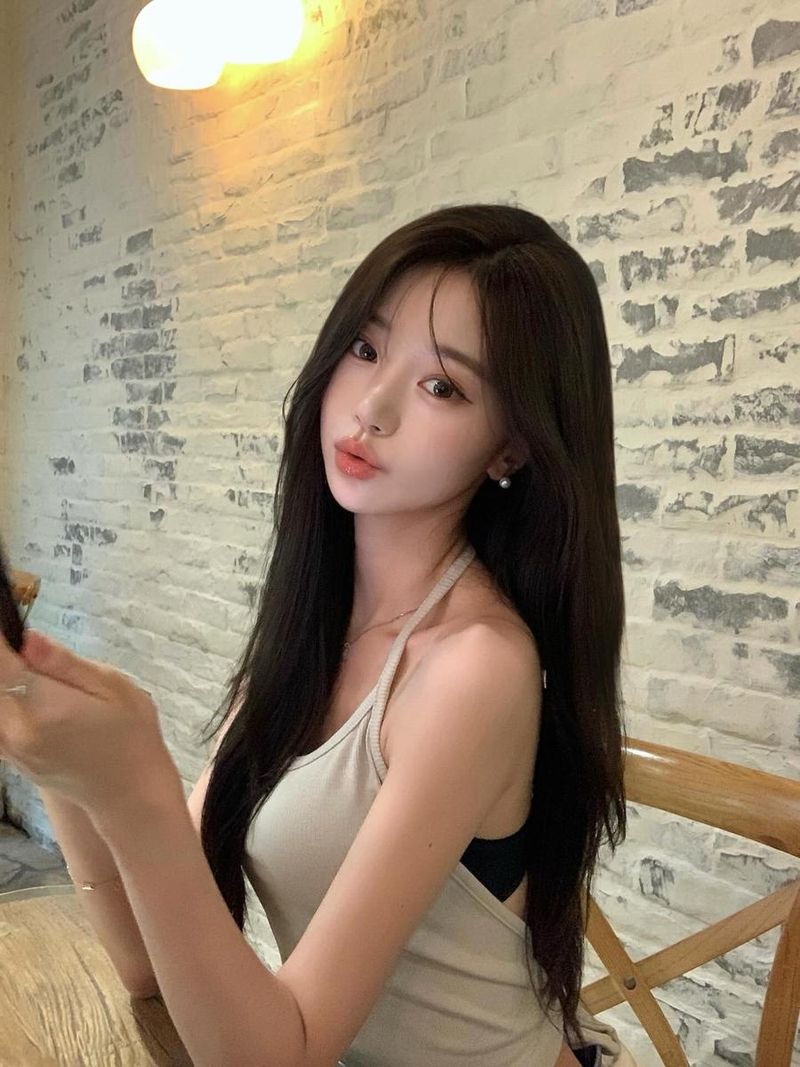 “오랜만”…윤영채, 여름빛 미소→청초한 카페 셀카 / 인플루언서 윤영채 인스타그램