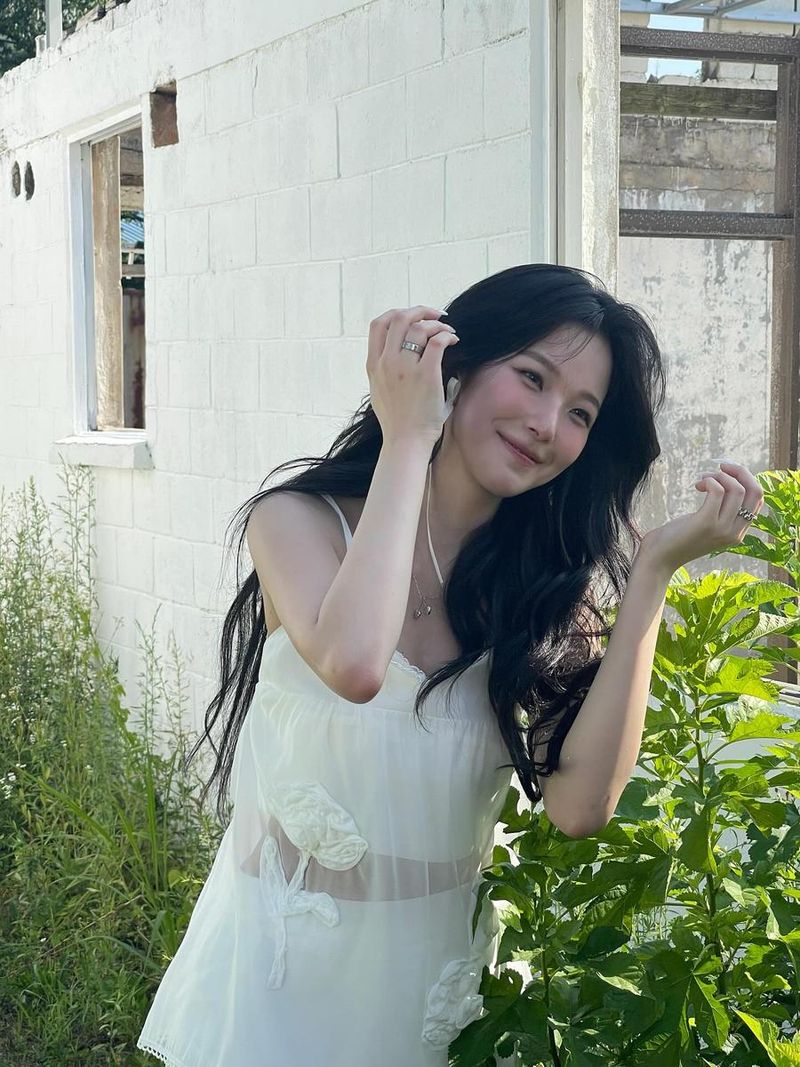 “초록의 기억을 담아”…백지헌, 환한 미소→여름날 청량함 전율 / 걸그룹 프로미스나인 백지헌 인스타그램
