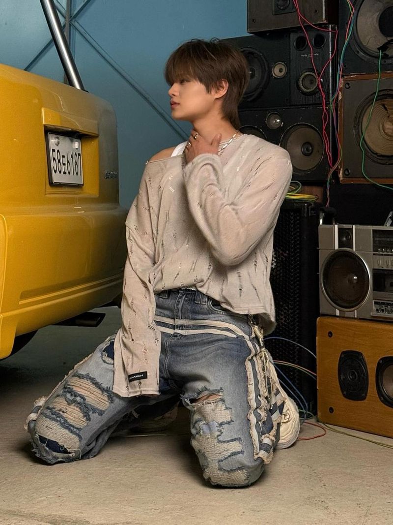 “헐거운 목선처럼 자유롭게”…이대휘, 빈티지 감성→청춘의 결기 / 그룹 AB6IX 이대휘 인스타그램