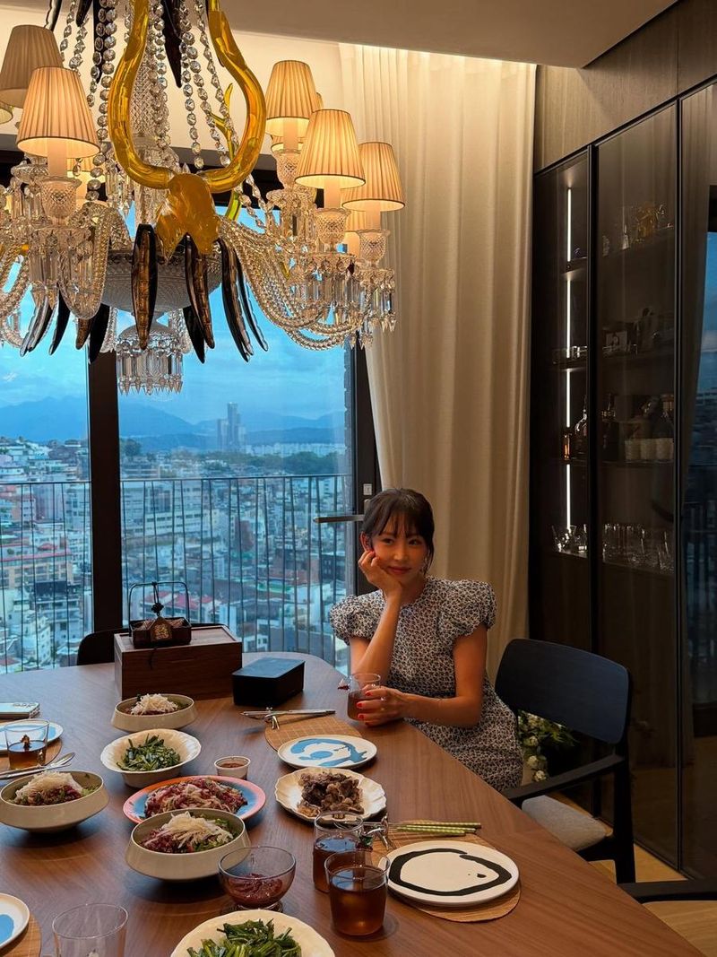 “홈파티의 온기 속 작은 설렘”…강예원, 여름밤 미소→따뜻한 휴식 / 배우 강예원 인스타그램