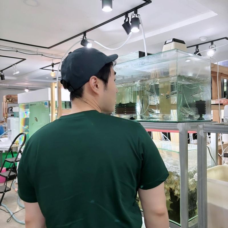 “수족관의 여운 속에서”…김민수, 조용한 일상→틈새 행복 담다 / 나는 솔로 25기 영수 김민수 인스타그램