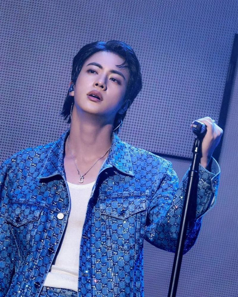 “압도적 팬심이 만든 1위”…방탄소년단 진, ‘아이돌픽’ 8월 1주차 위클리 전체 석권→솔로 투어까지 대세 행보