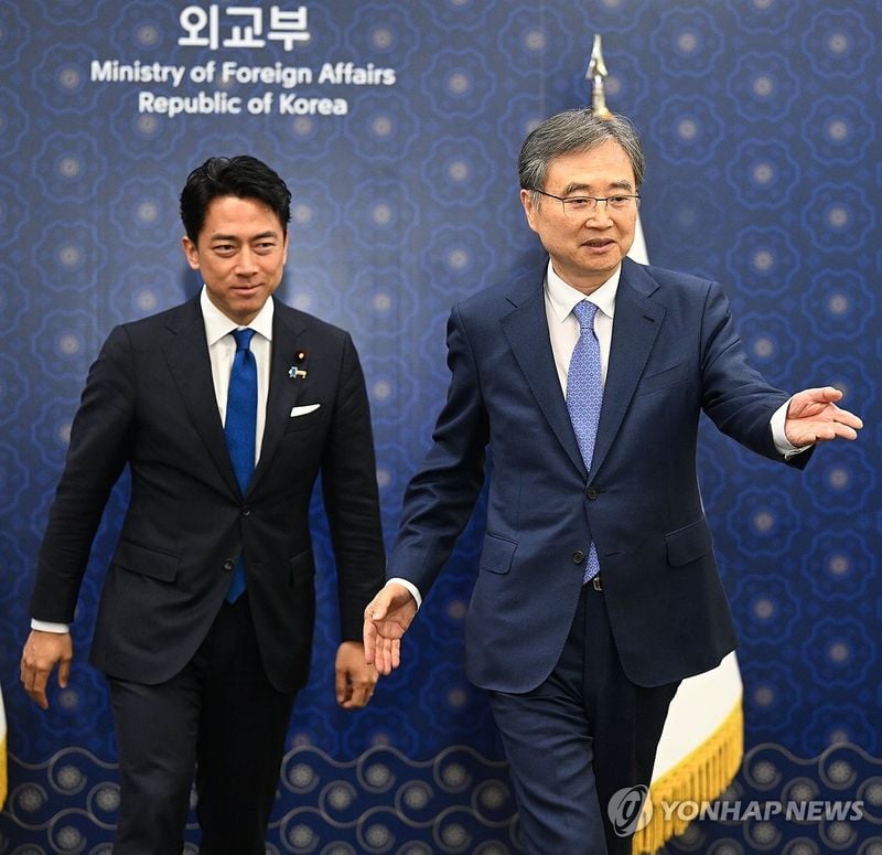 고이즈미 신지로(왼쪽) / 연합뉴스
