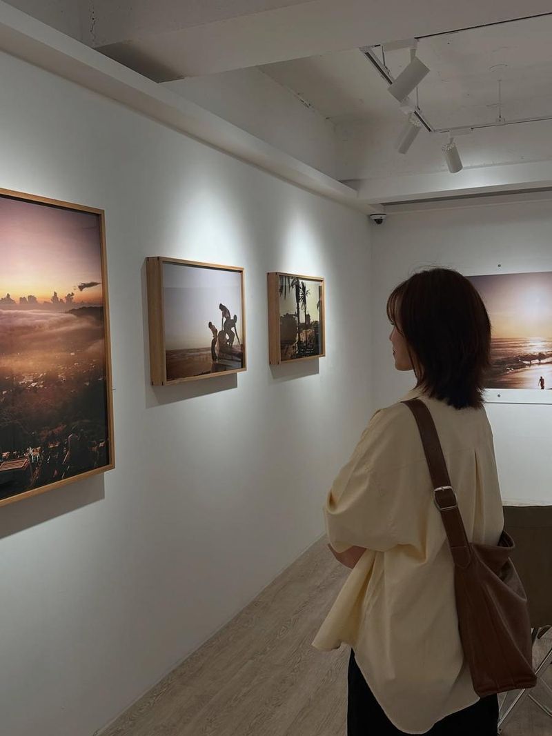 “반드시 오고야 말 행복”…전효성, 사진전 관람→감성적 자아 응시 / 배우, 가수 전효성 인스타그램