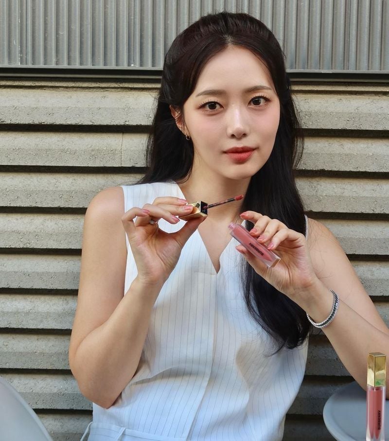 “올가을엔 분위기를 입다”…조서연, 깊은 시선→로즈빛 립의 정수 / 아나운서 조서연 인스타그램