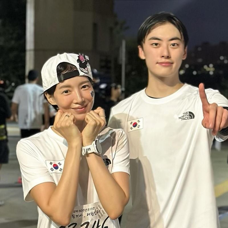 “윤세아, 새벽빛 감도는 8.15km”…진한 땀방울에 새겨진 연대→특별한 순간 포착