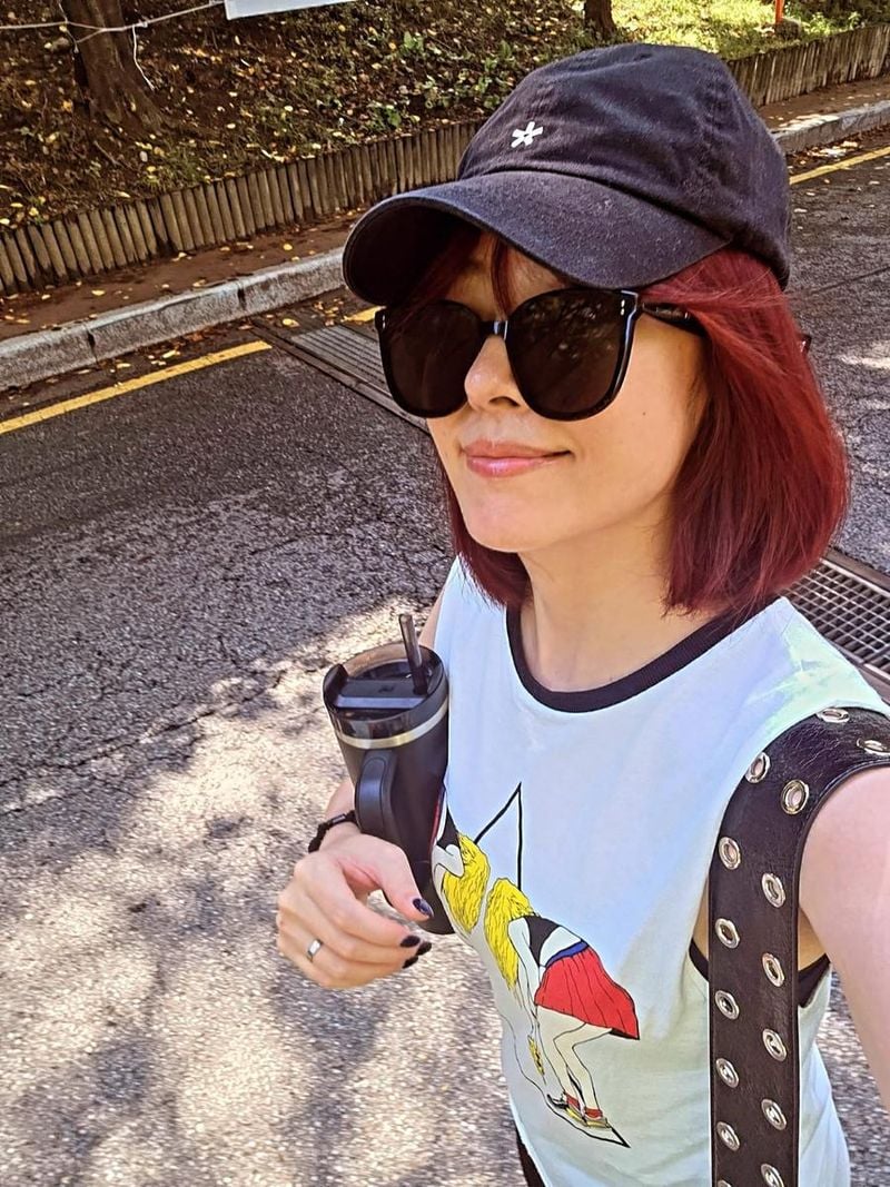 “모자는 쓰는거 아니고 얹는거야”…심은진, 청량 여름 오후→유쾌한 산책 자태 / 걸그룹 베이비복스 심은진 인스타그램