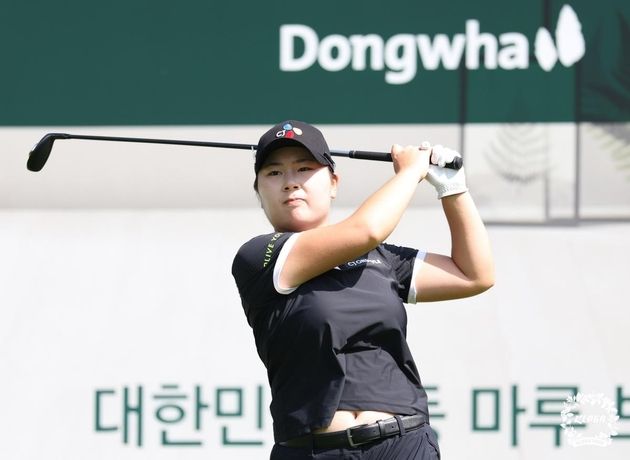 “버디 8개 완벽 플레이”…홍정민, KLPGA 메디힐 챔피언십 2R 단독 선두 / 연합뉴스