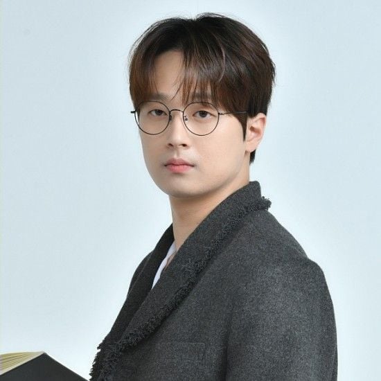 '죽음을 통해 삶을 읽어주는 명품 스토리텔러' 이찬원, 정규편성 '셀럽병사의 비밀' 커밍쑨→기대감 고조